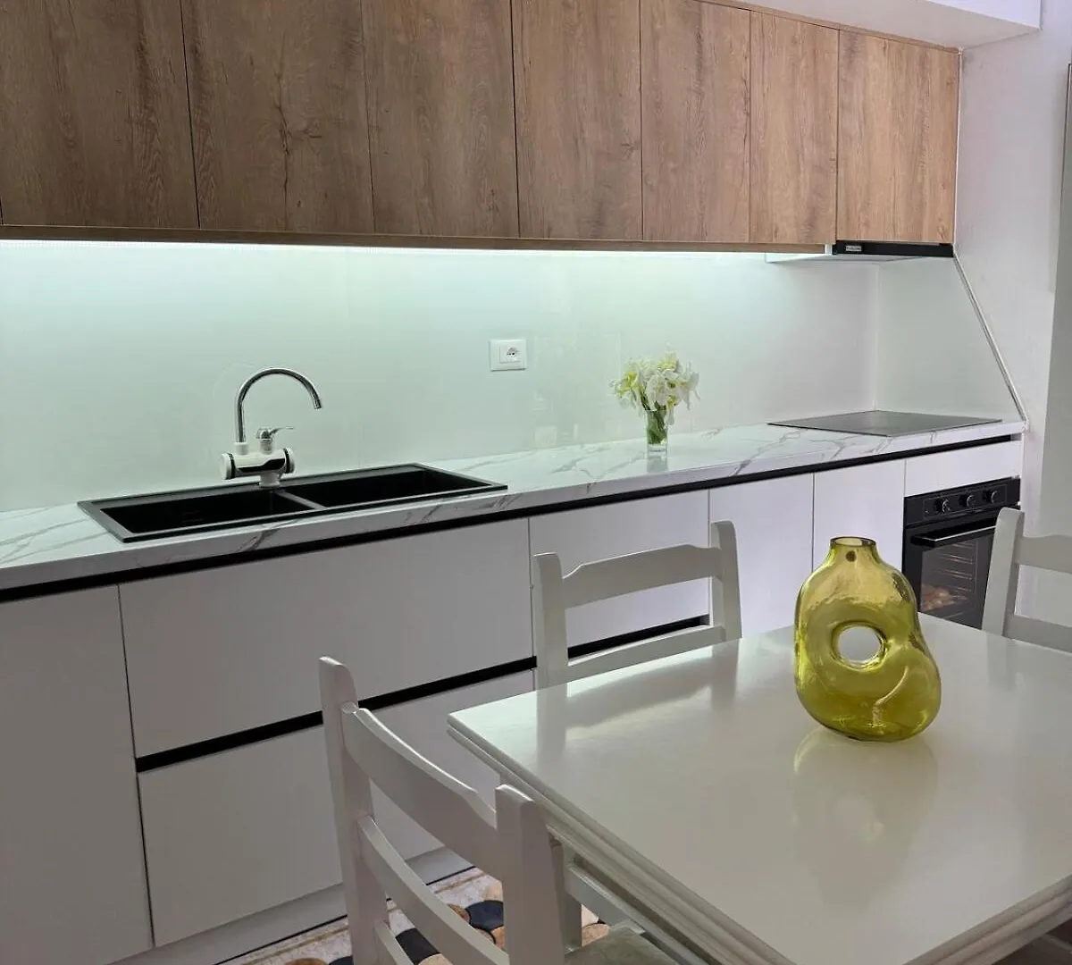 Newly Renovated 1 Bedroom Flat In Tepelene 0*,